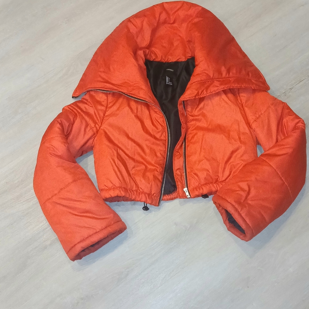 LIKE NEW CROPPED PUFFER JACKET